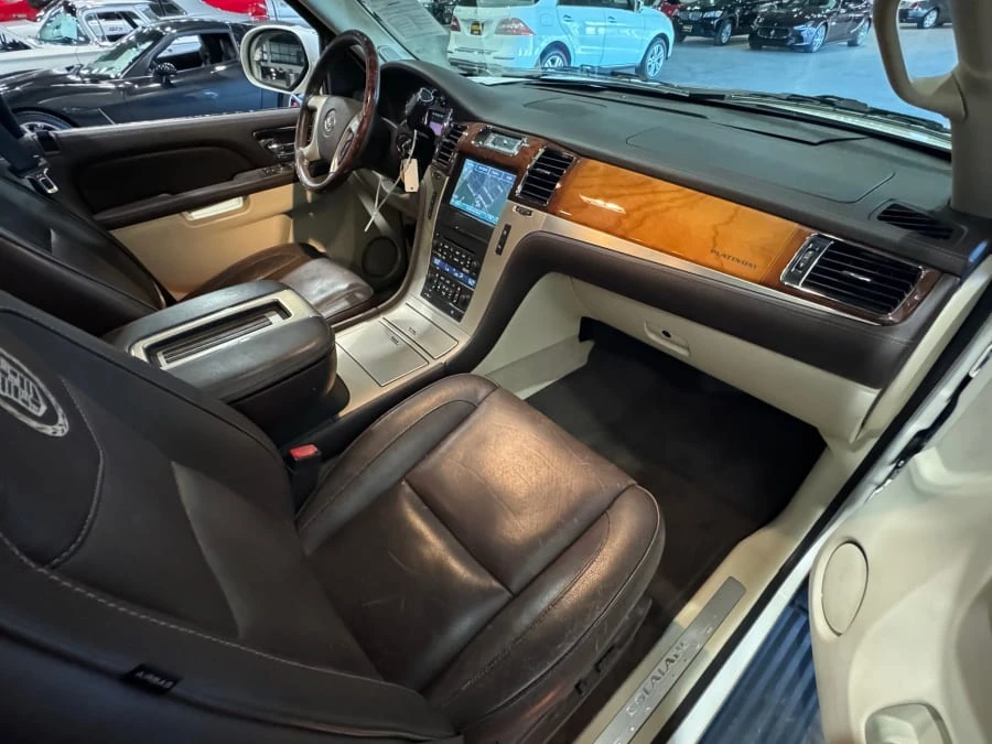 2011 Cadillac Escalade & EXT 3rd Gen - Image 6 of 14
