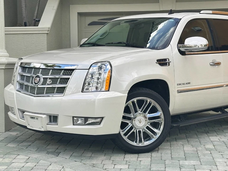 2011 Cadillac Escalade & EXT 3rd Gen - Image 2 of 21