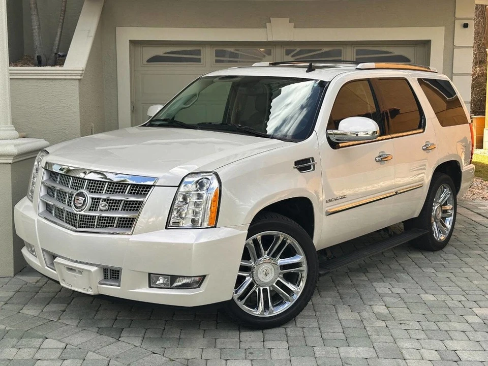 2011 Cadillac Escalade & EXT 3rd Gen - Image 4 of 21