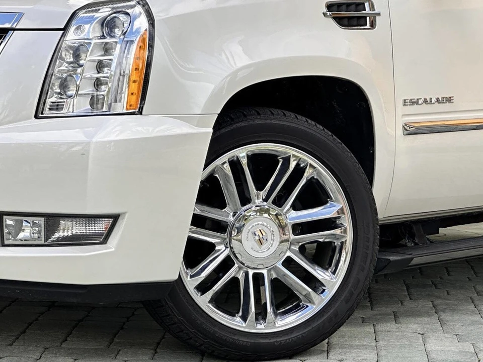 2011 Cadillac Escalade & EXT 3rd Gen - Image 3 of 21