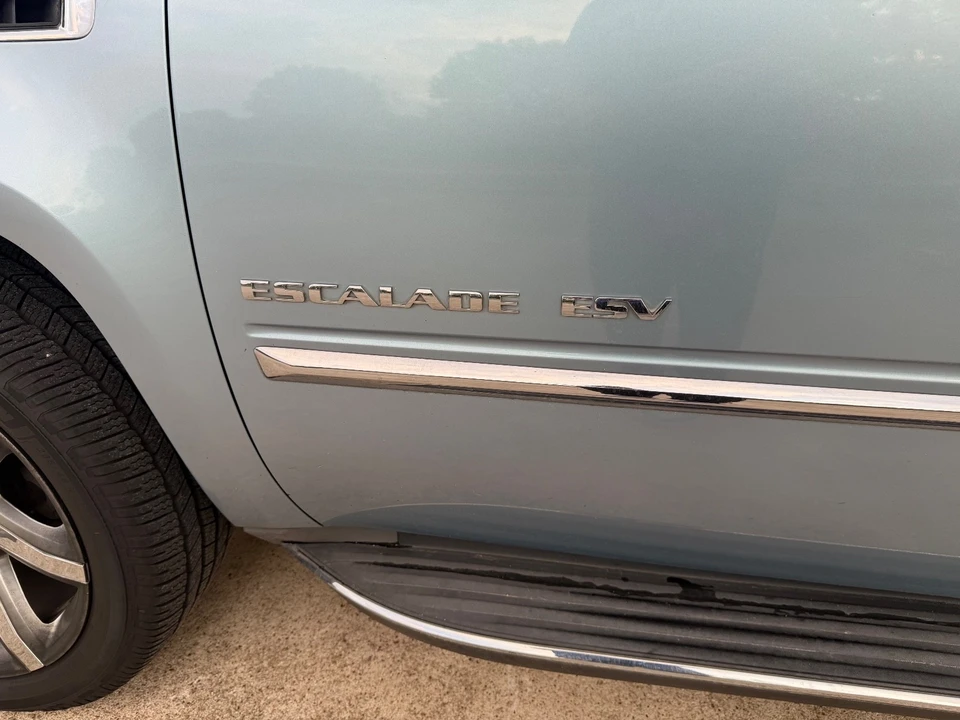 2011 Cadillac Escalade & EXT 3rd Gen - Image 15 of 21
