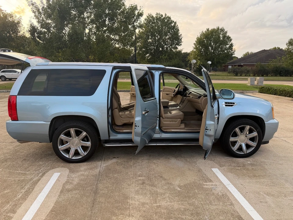 2011 Cadillac Escalade & EXT 3rd Gen - Image 18 of 21