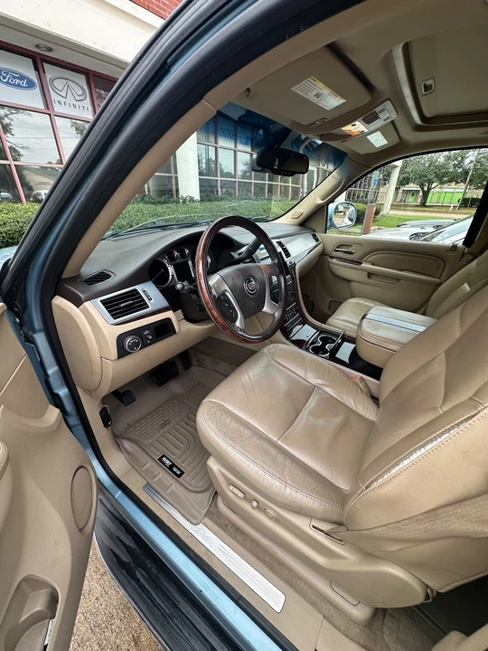 2011 Cadillac Escalade & EXT 3rd Gen - Image 3 of 21