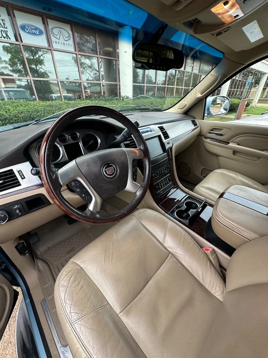 2011 Cadillac Escalade & EXT 3rd Gen - Image 5 of 21