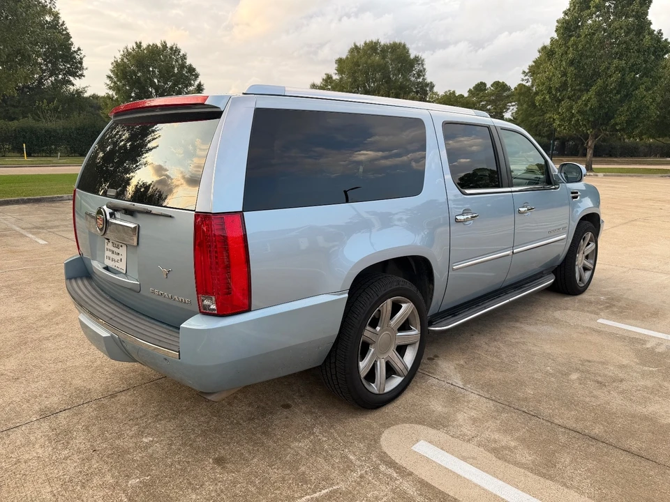 2011 Cadillac Escalade & EXT 3rd Gen - Image 12 of 21