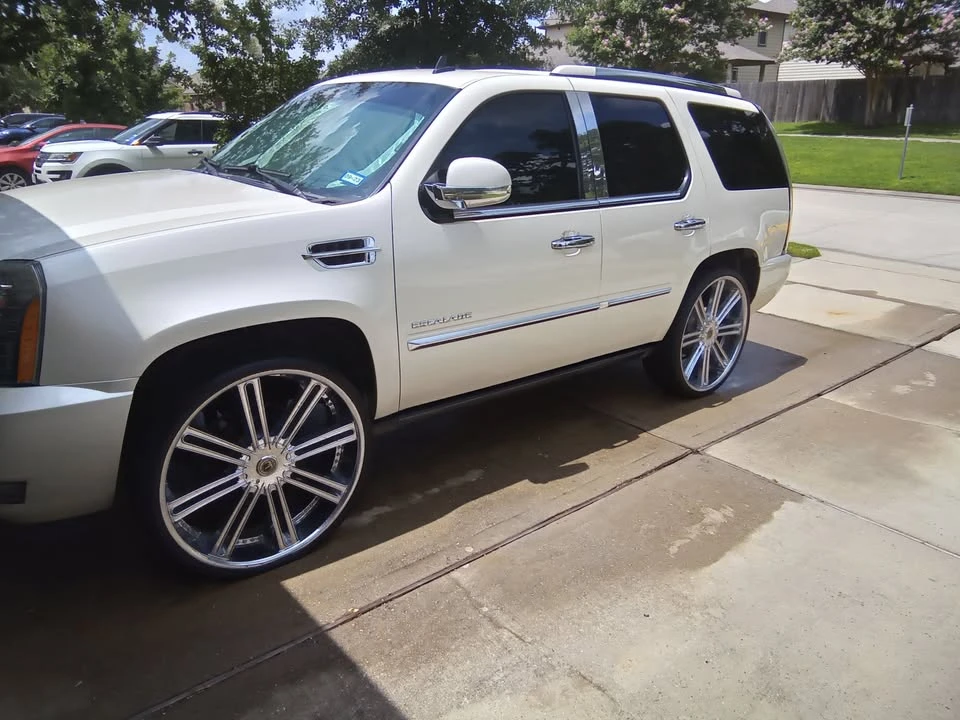 2011 Cadillac Escalade & EXT 3rd Gen - Image 6 of 19