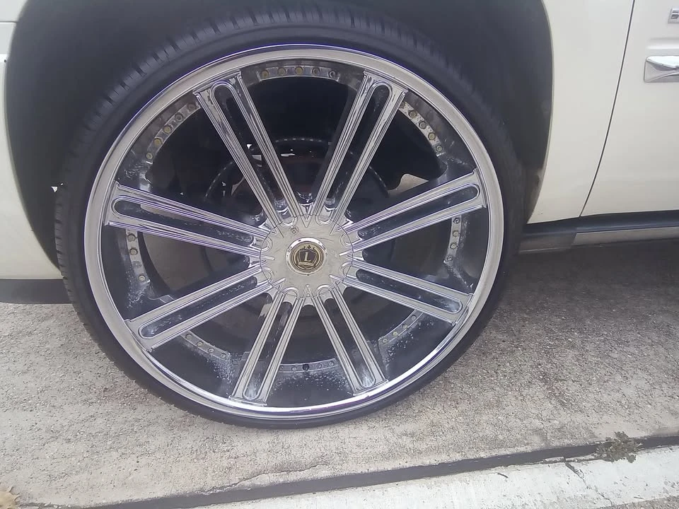 2011 Cadillac Escalade & EXT 3rd Gen - Image 14 of 19