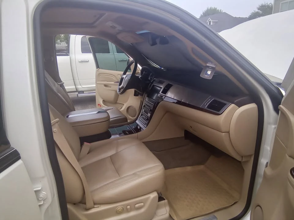 2011 Cadillac Escalade & EXT 3rd Gen - Image 9 of 19