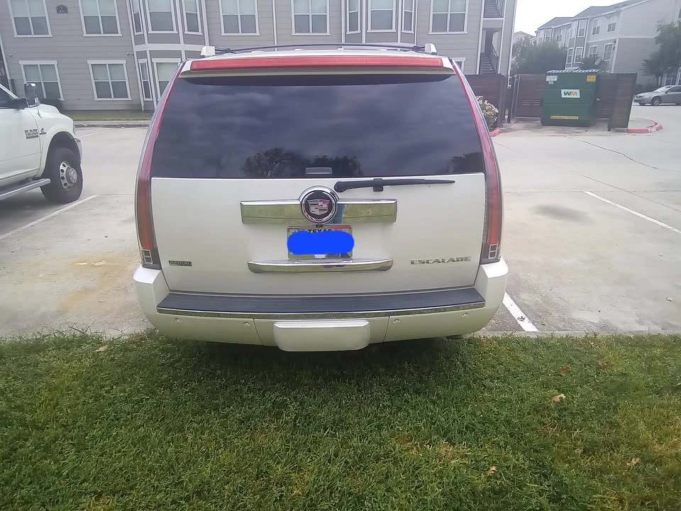 2011 Cadillac Escalade & EXT 3rd Gen - Image 4 of 19