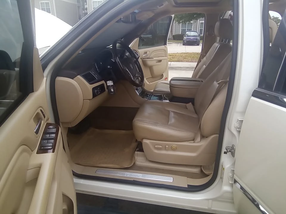 2011 Cadillac Escalade & EXT 3rd Gen - Image 8 of 19