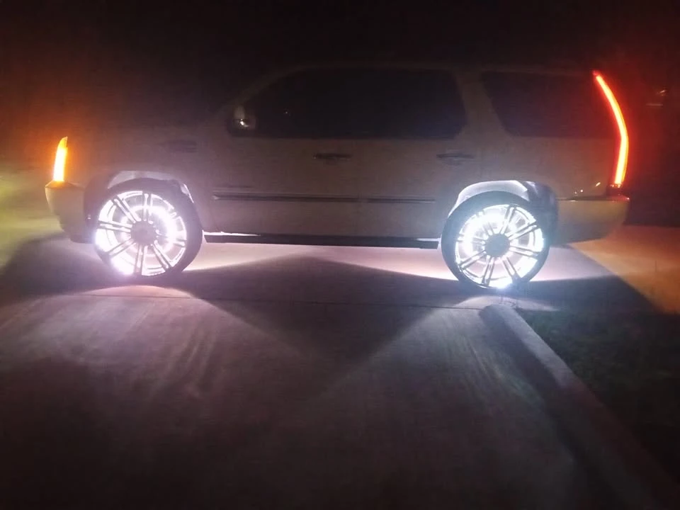 2011 Cadillac Escalade & EXT 3rd Gen - Image 18 of 19
