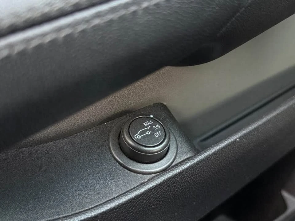 2011 Cadillac SRX - Image 16 of 20
