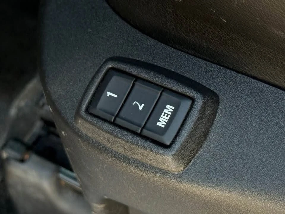 2011 Cadillac SRX - Image 15 of 20