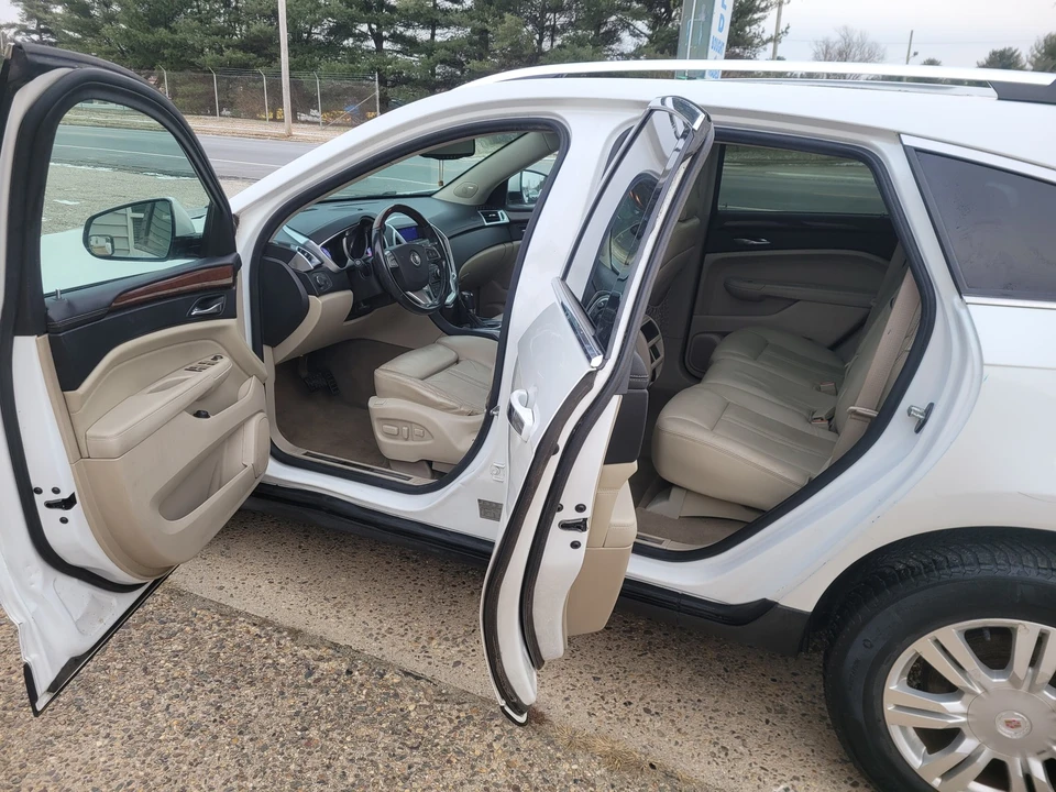 2011 Cadillac SRX - Image 10 of 21