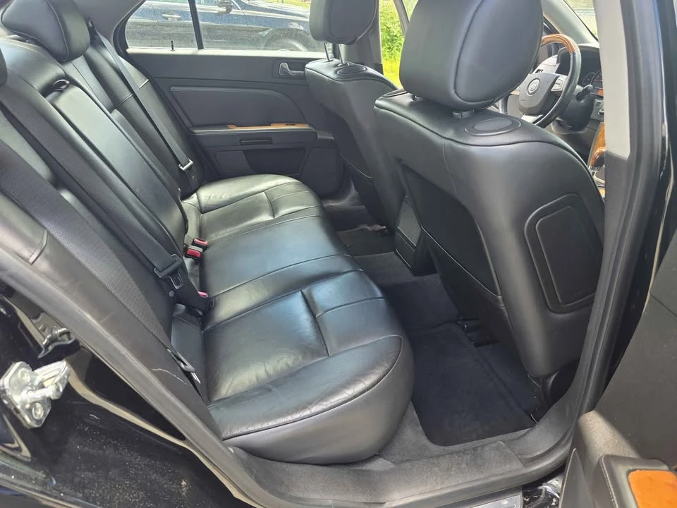 2011 Cadillac STS - Image 15 of 19