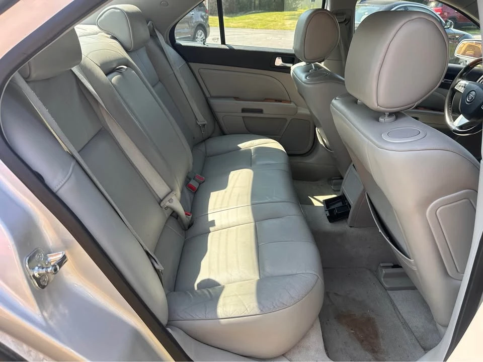2011 Cadillac STS - Image 16 of 19
