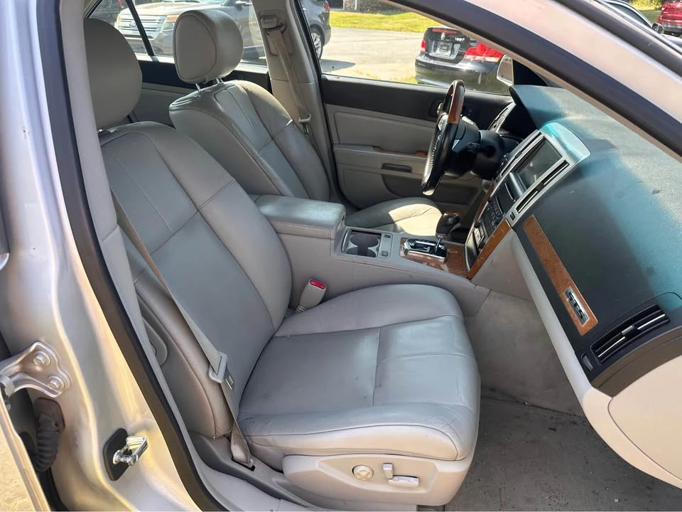 2011 Cadillac STS - Image 18 of 19