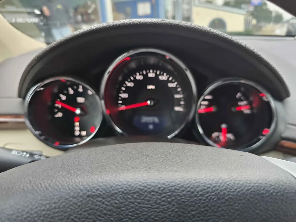 2011 Cadillac CTS 2nd Gen - Image 9 of 10