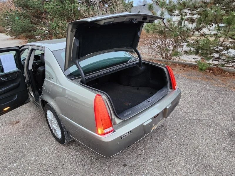 2011 Cadillac DTS - Image 9 of 20