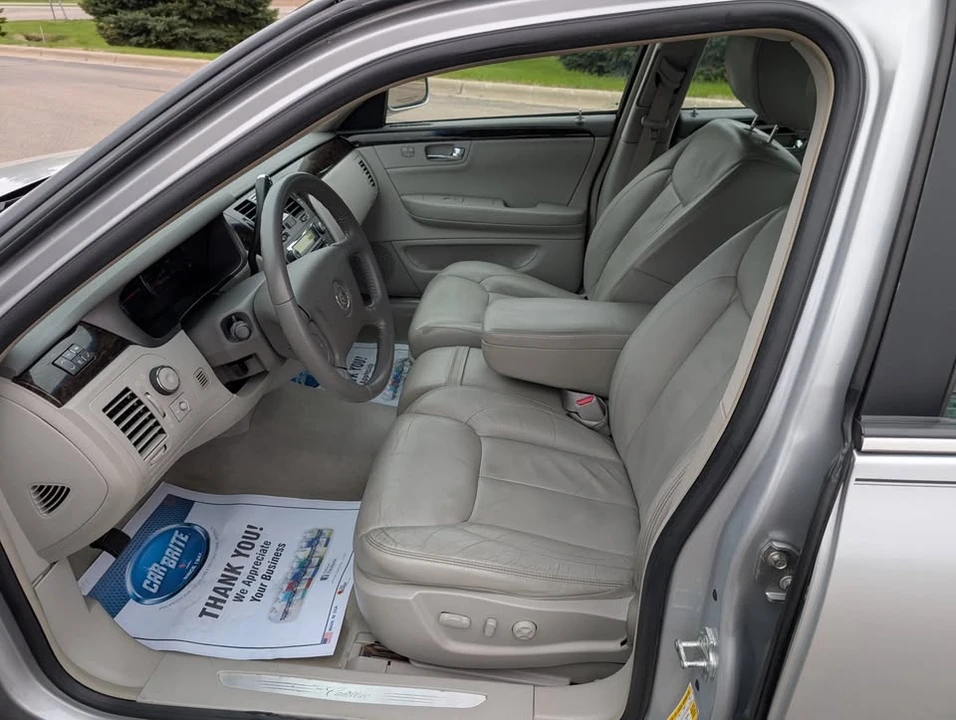 2011 Cadillac DTS - Image 8 of 15