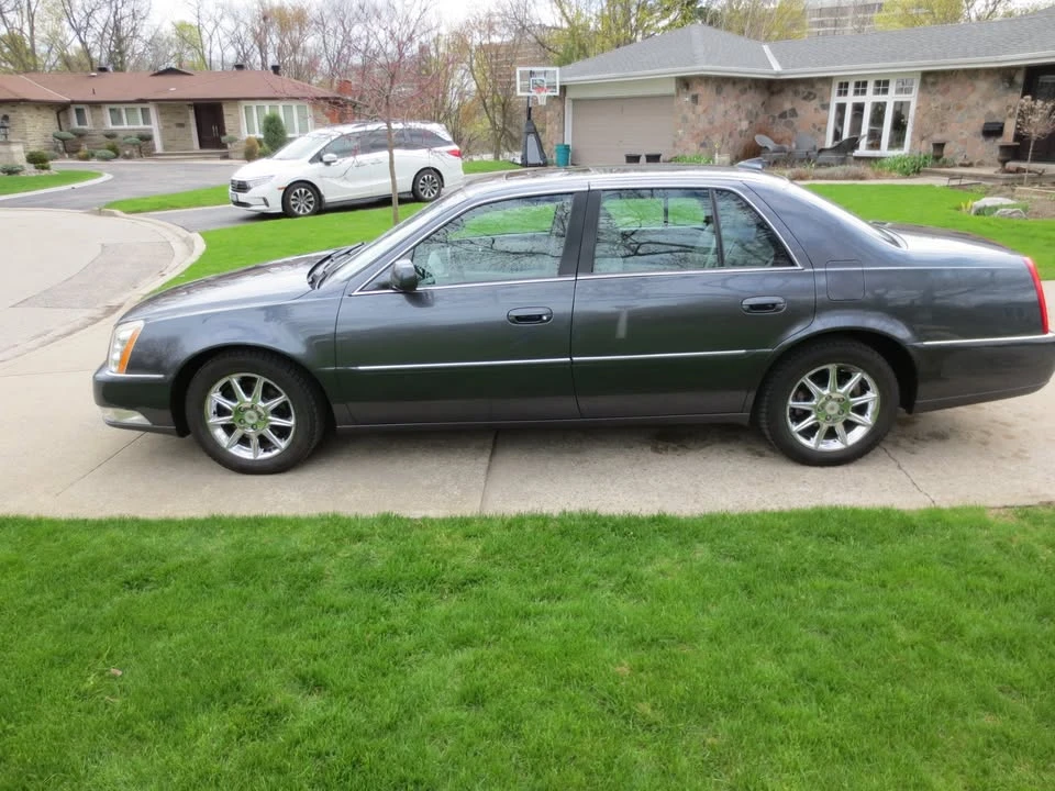 2011 Cadillac DTS - Image 8 of 9