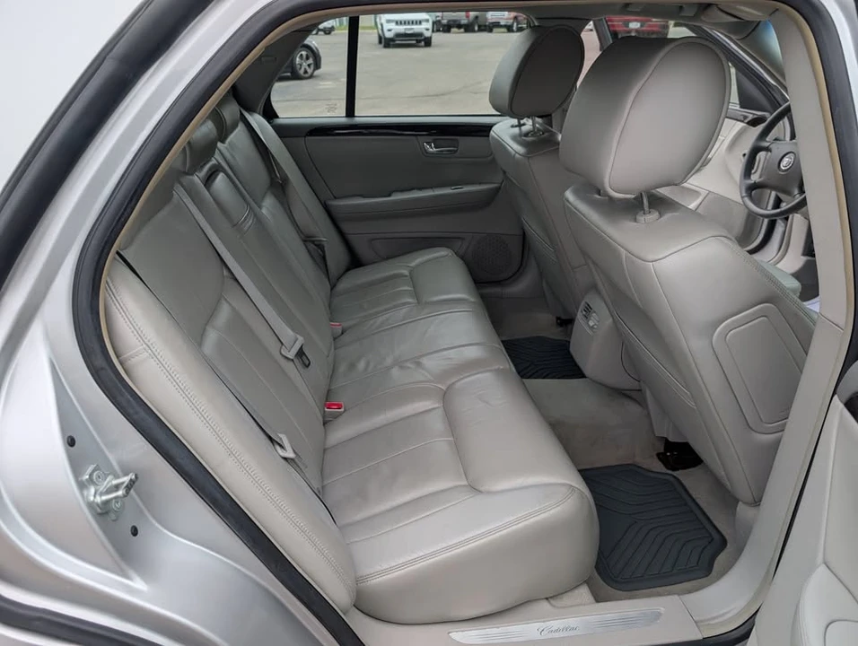 2011 Cadillac DTS - Image 14 of 15