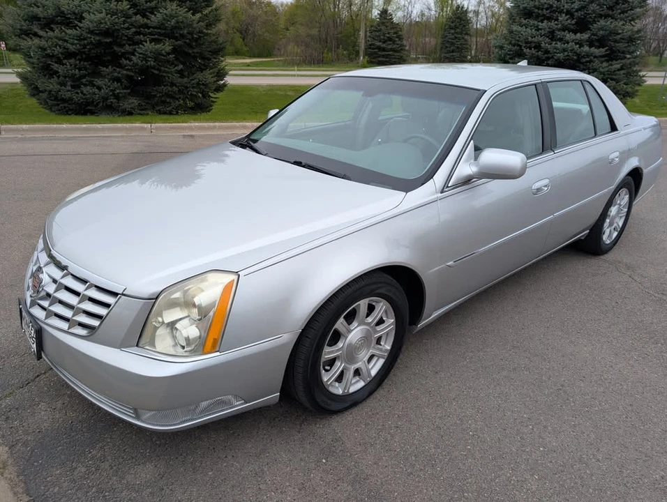 2011 Cadillac DTS - Image 3 of 15