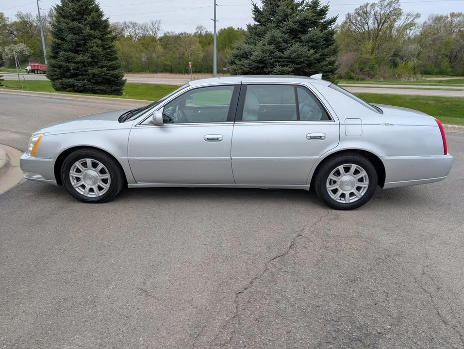 2011 Cadillac DTS - Image 4 of 15
