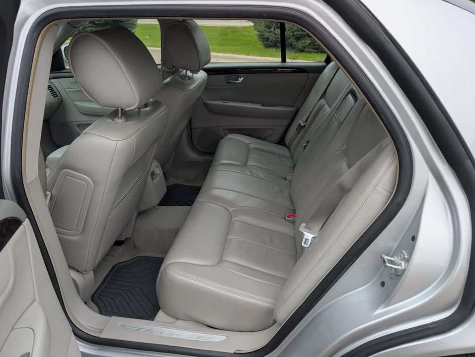 2011 Cadillac DTS - Image 15 of 15