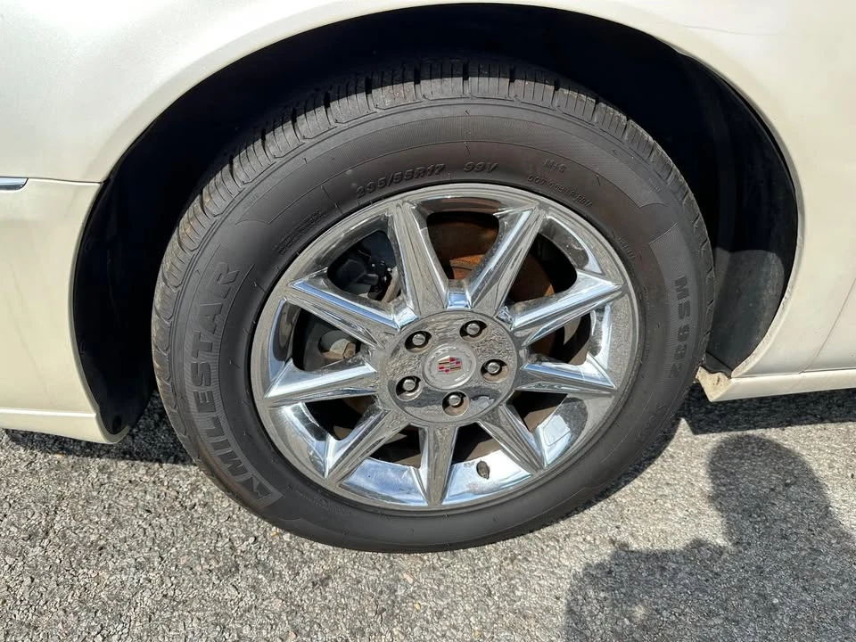 2011 Cadillac DTS - Image 18 of 18