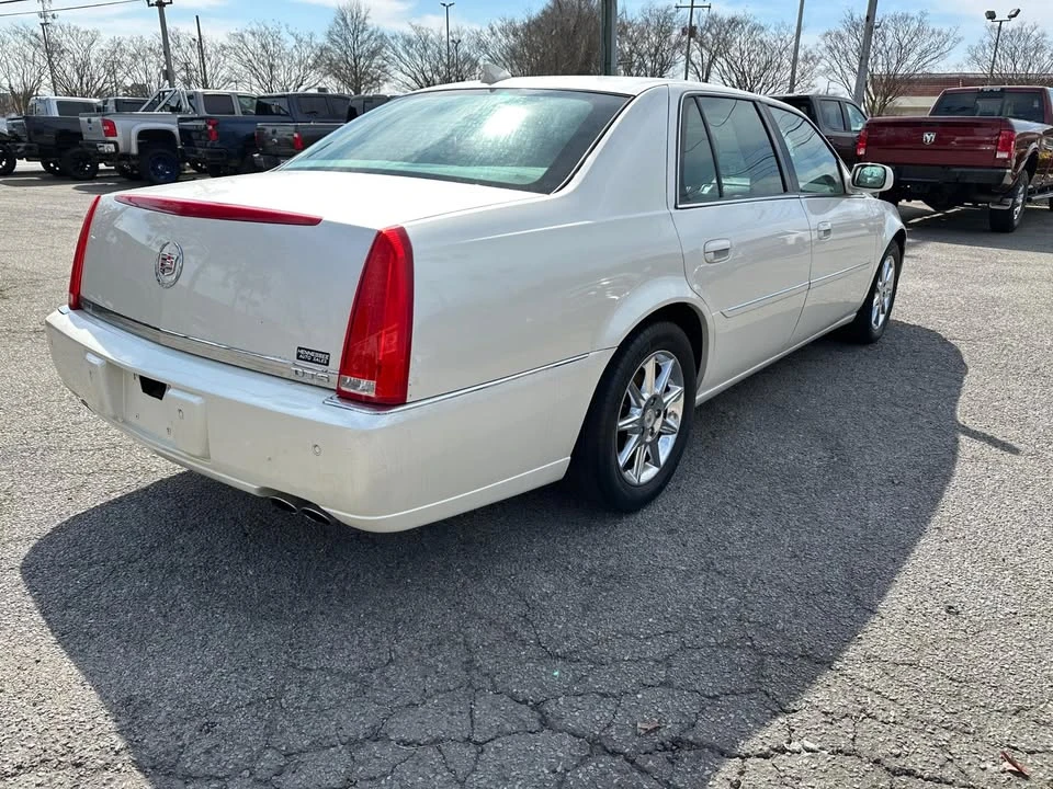 2011 Cadillac DTS - Image 5 of 18