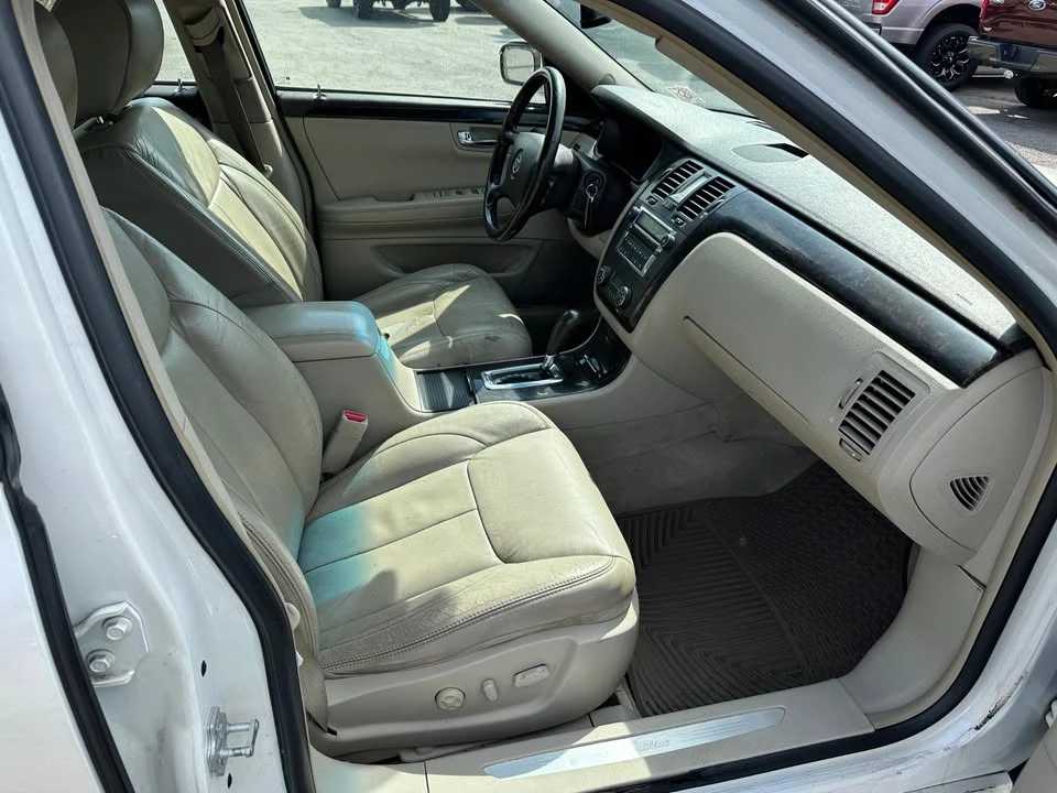 2011 Cadillac DTS - Image 15 of 18