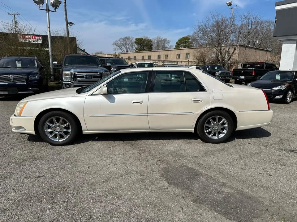 2011 Cadillac DTS - Image 2 of 18