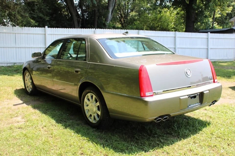 2011 Cadillac DTS - Image 9 of 20