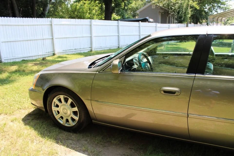 2011 Cadillac DTS - Image 11 of 20