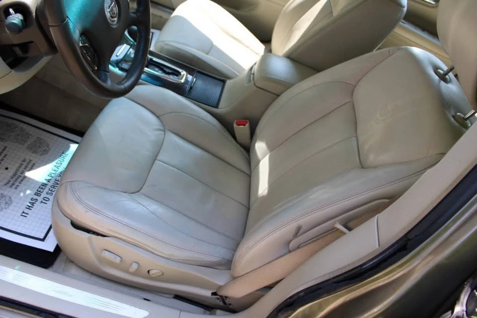 2011 Cadillac DTS - Image 16 of 20