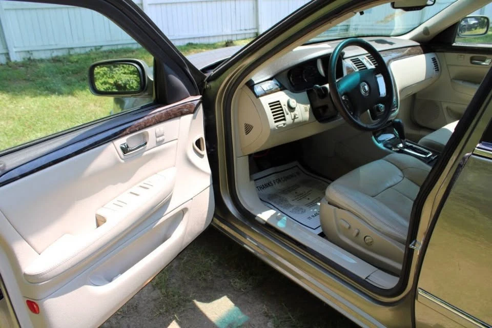 2011 Cadillac DTS - Image 13 of 20