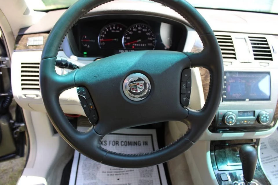 2011 Cadillac DTS - Image 17 of 20
