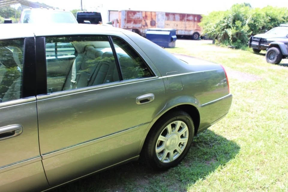 2011 Cadillac DTS - Image 10 of 20