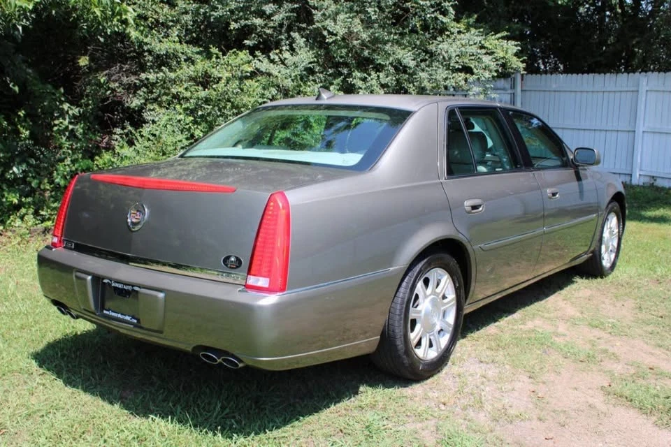 2011 Cadillac DTS - Image 7 of 20
