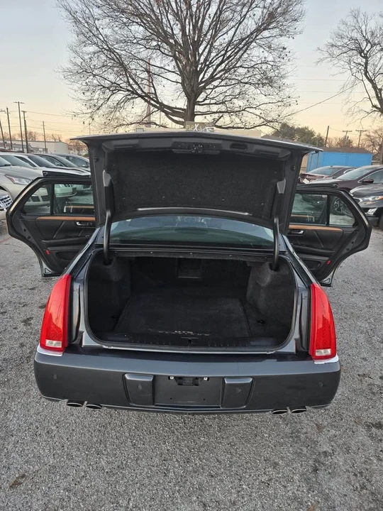 2011 Cadillac DTS - Image 16 of 20