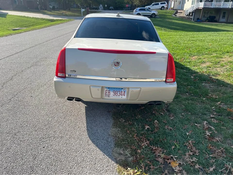 2011 Cadillac DTS - Image 3 of 5