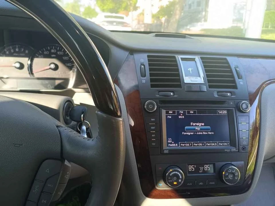 2011 Cadillac DTS - Image 11 of 14