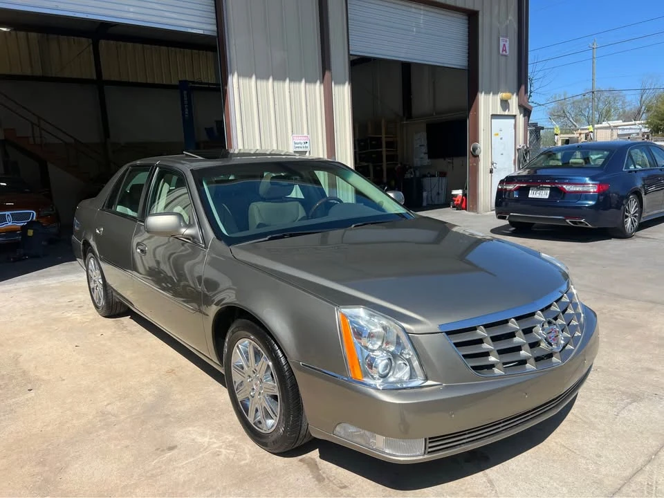 2011 Cadillac DTS - Image 5 of 14