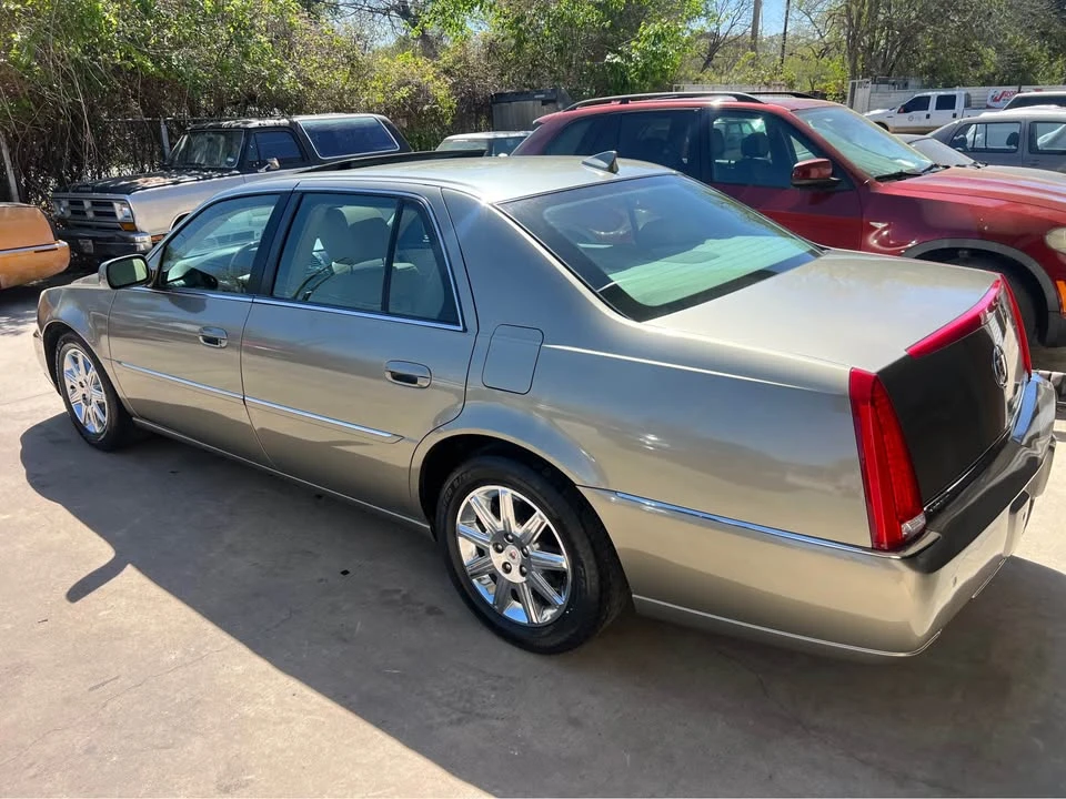 2011 Cadillac DTS - Image 3 of 14