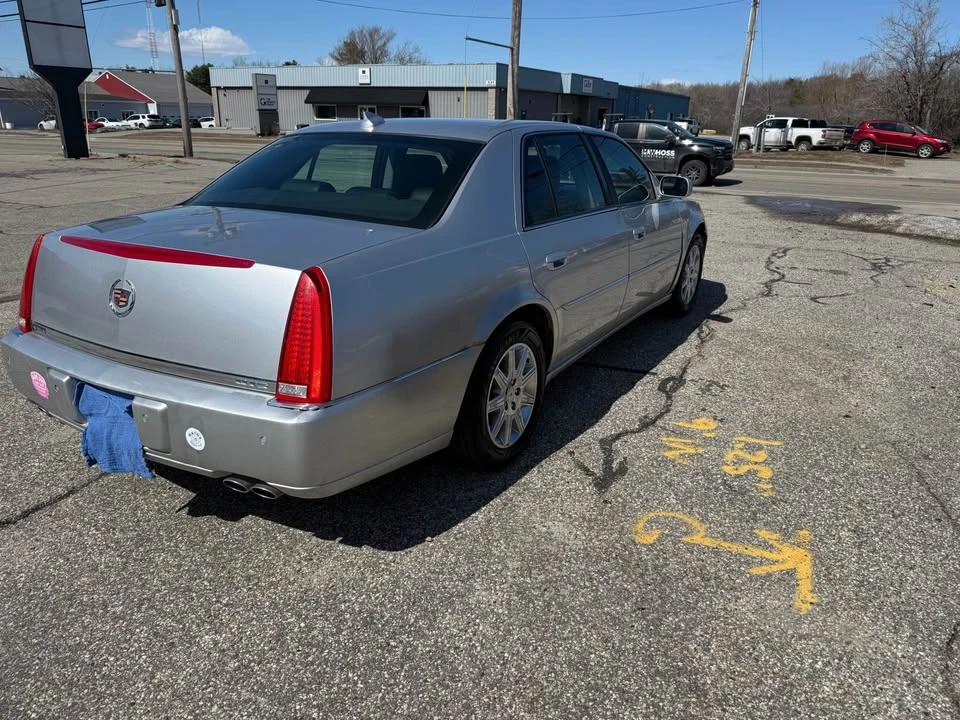 2011 Cadillac DTS - Image 3 of 12