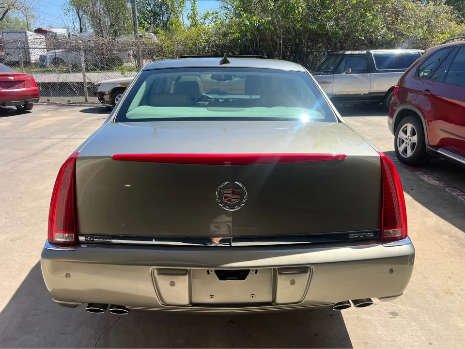 2011 Cadillac DTS - Image 11 of 14