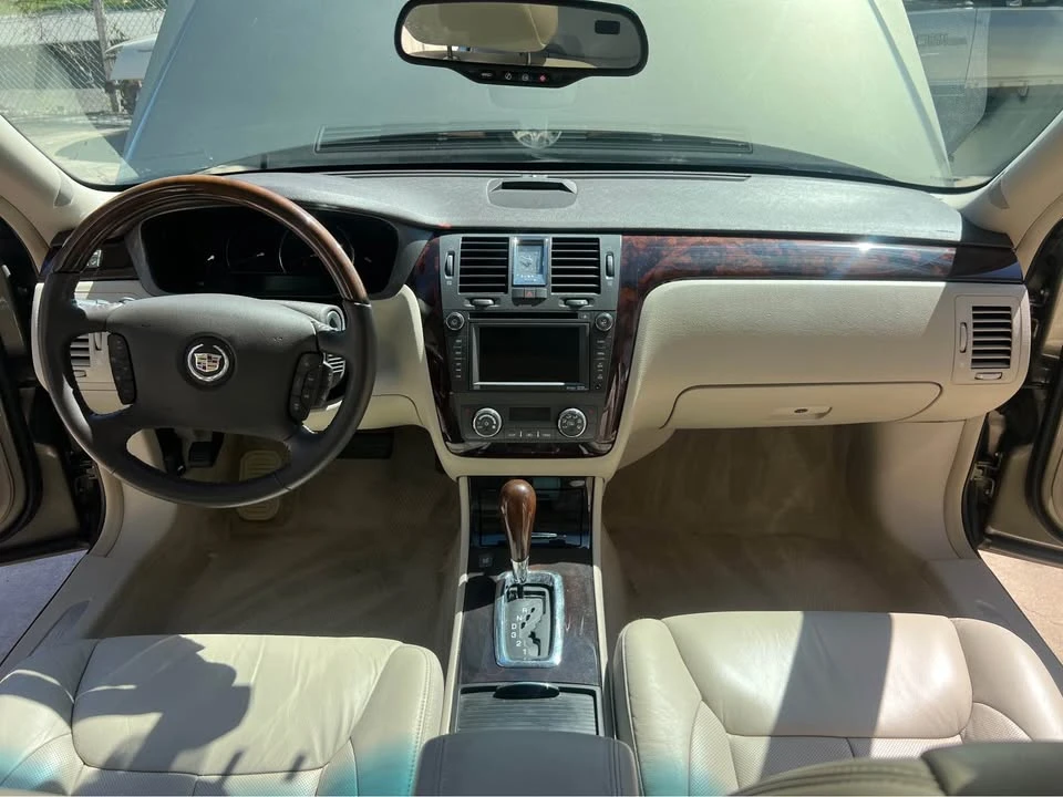 2011 Cadillac DTS - Image 10 of 14