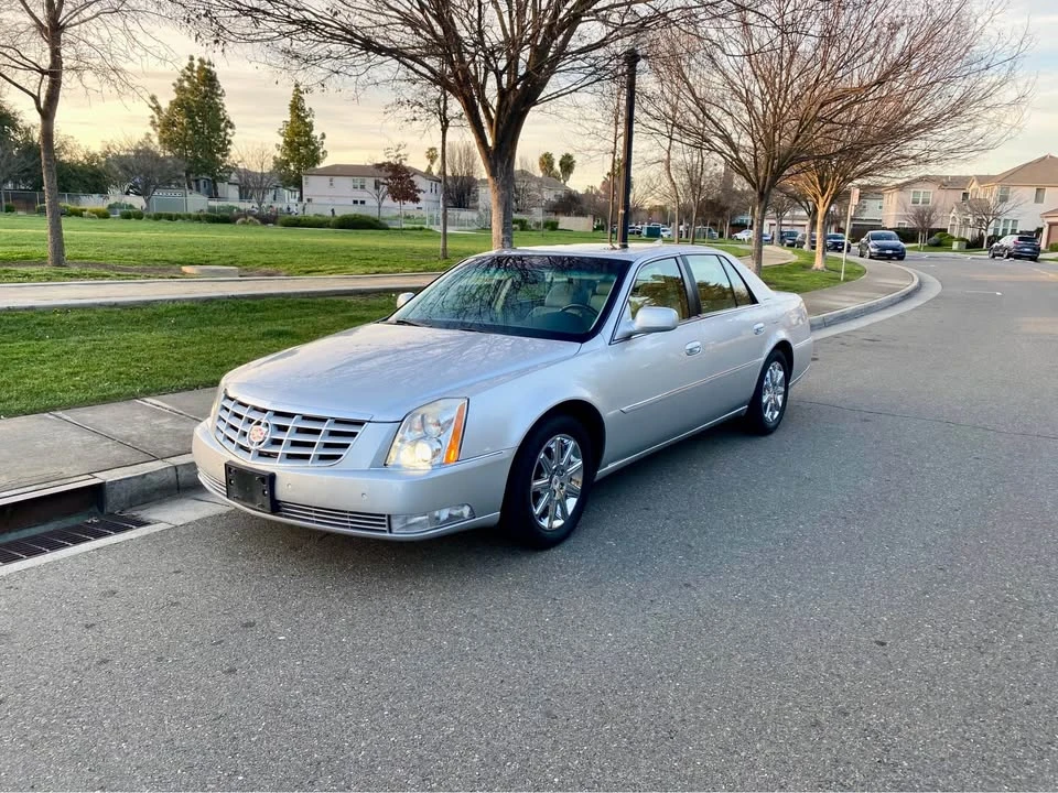 2011 Cadillac DTS - Image 9 of 19