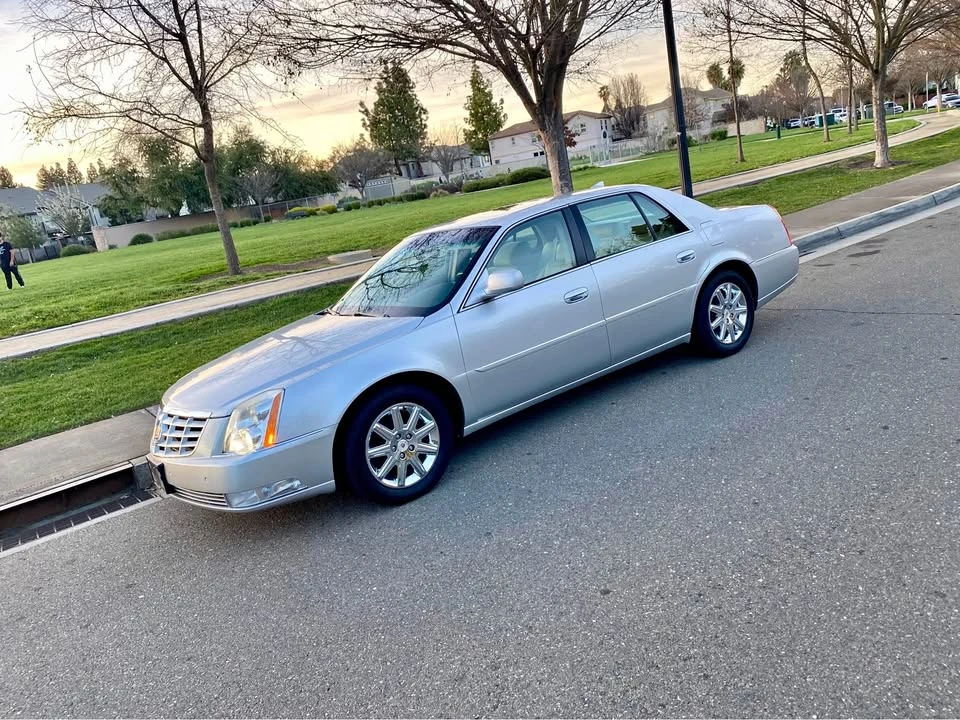 2011 Cadillac DTS - Image 2 of 19